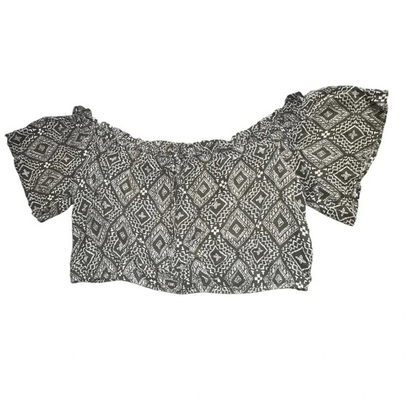 Torrid 2‎ army green with small white flowers cropped off the shoulder top - Picture 4 of 6